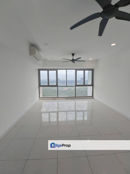 Partial furniture high floor 2 room service apartment at iskandar residence medini, Johor, Nusajaya