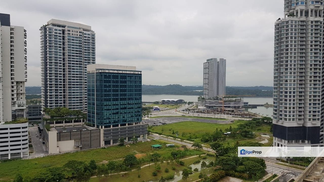 Freehold full loan studio unit mid floor at almas suites puteri harbour, Johor, 