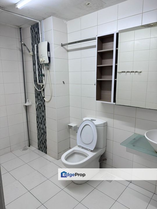 Freehold full loan studio unit renovated and fully furniture in greenfield service apartment tampoi skudai, Johor, Tampoi