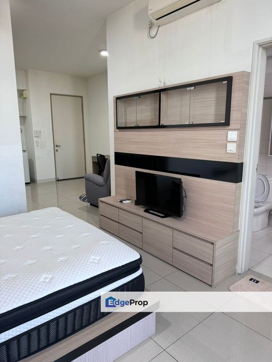 Freehold full loan studio unit renovated and fully furniture in greenfield service apartment tampoi skudai, Johor, Tampoi