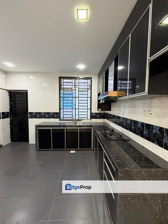 Freehold double storey end lot landed house renovated at nusa bestari skudai, Johor, Skudai