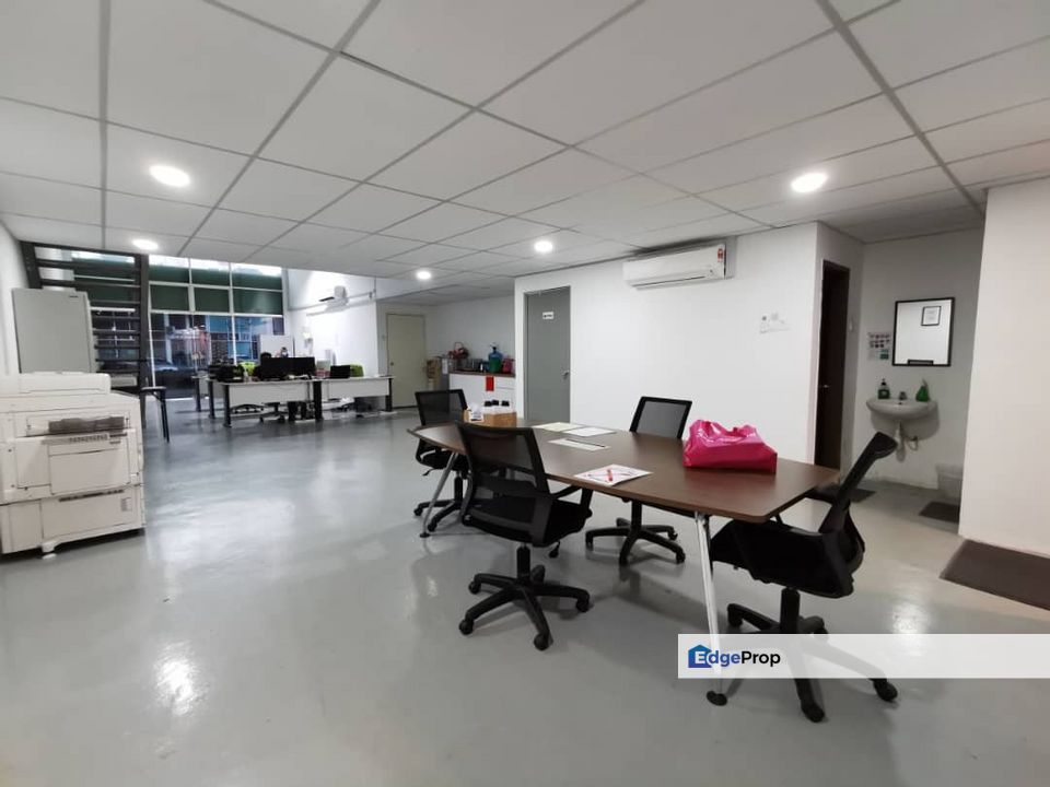 Partial furniture ground floor shoplot at danga utama sutera skudai, Johor, Pontian