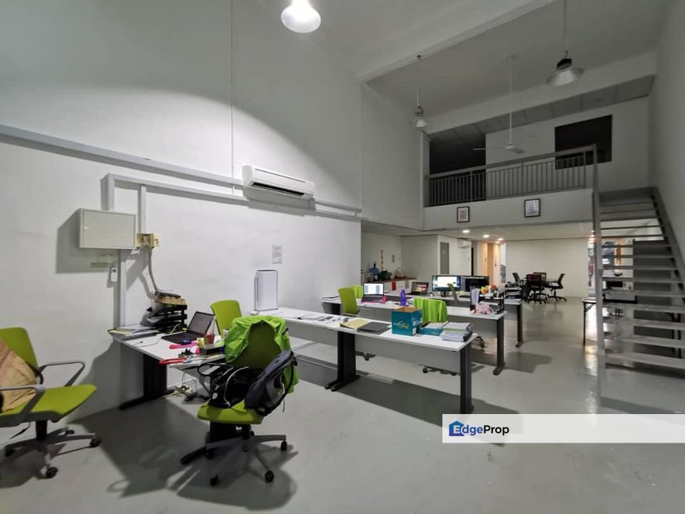 Partial furniture ground floor shoplot at danga utama sutera skudai, Johor, Pontian