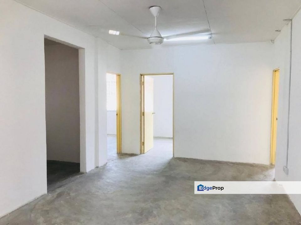 Freehold full loan 3 room flat at mount austin johor bahru, Johor, Johor Bahru