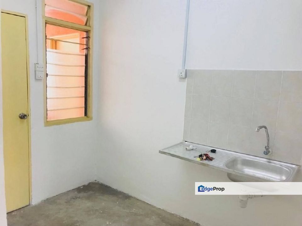 Freehold full loan 3 room flat at mount austin johor bahru, Johor, Johor Bahru