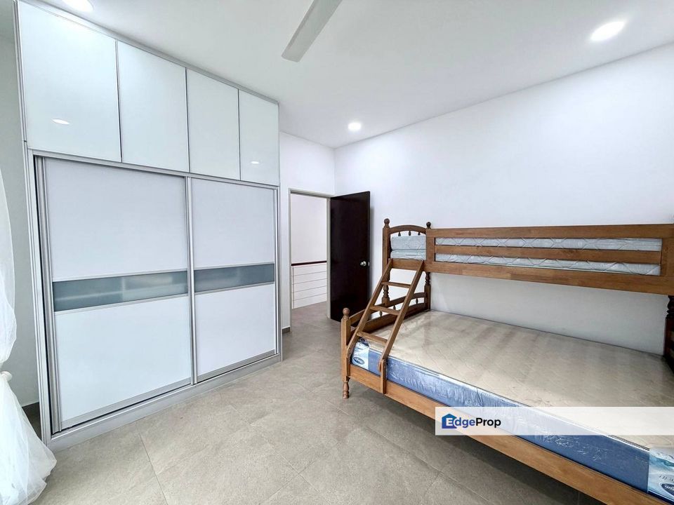Freehold double storey townhouse renovated and guarded at pinggiran bayou leisure farm gelang patah, Johor, Gelang Patah
