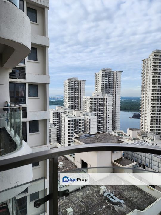 Fully furniture high floor seaview service apartment at bay point country garden danga bay, Johor, Johor Bahru