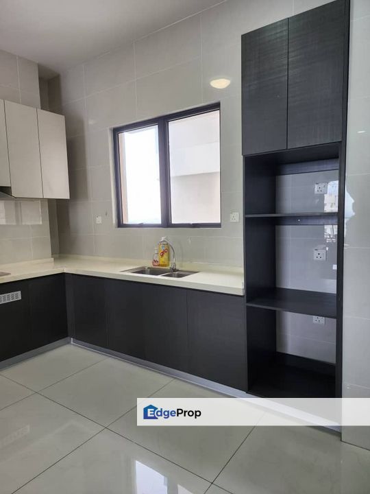 Fully furniture high floor seaview service apartment at bay point country garden danga bay, Johor, Johor Bahru