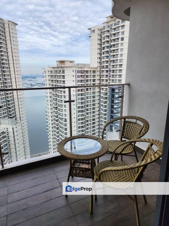 Fully furniture high floor seaview service apartment at bay point country garden danga bay, Johor, Johor Bahru
