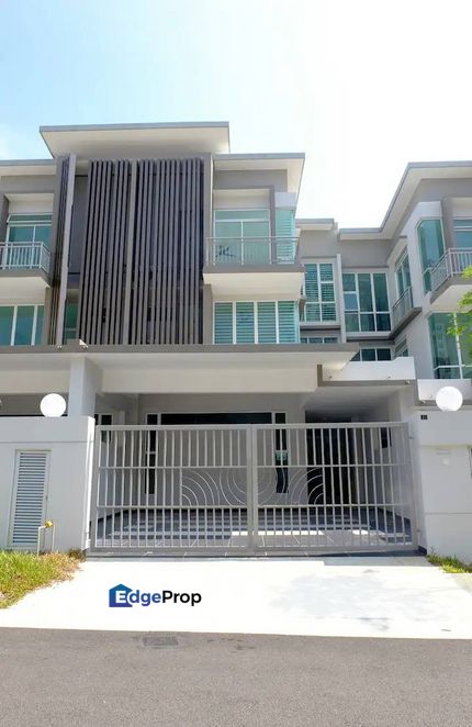 3 storey superlink freehold renovated unit in taman nusa sentral, Johor, 