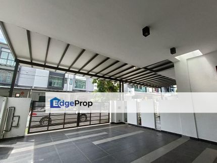 2.5 storey terra house with renovated and guarded in indahpura crystal kulai, Johor, Kulai