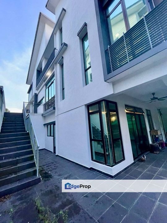 Freehold 2.5 storey semi d renovated at golf east horizon hill for sales, Johor, Horizon Hills