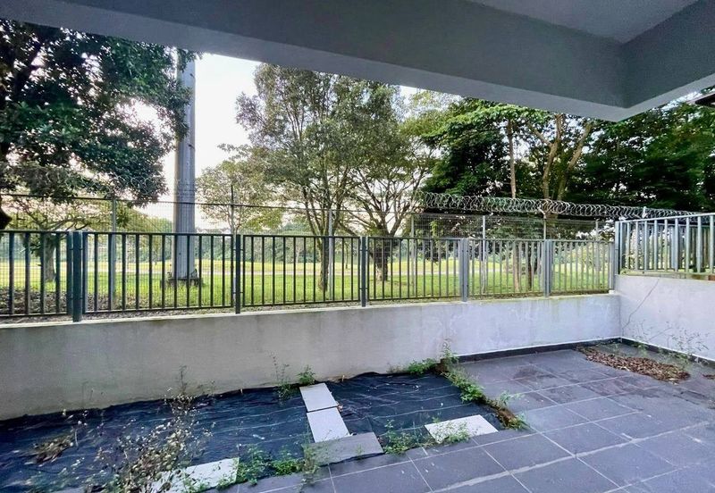 Freehold 2.5 storey semi d renovated at golf east horizon hill for sales