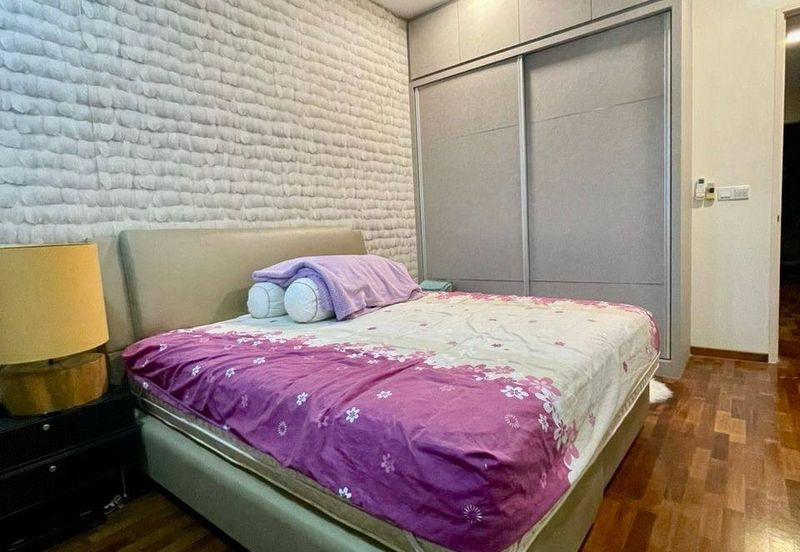 Freehold 2.5 storey semi d renovated at golf east horizon hill for sales