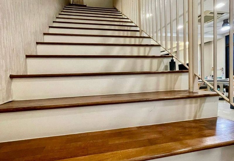 Freehold 2.5 storey semi d renovated at golf east horizon hill for sales