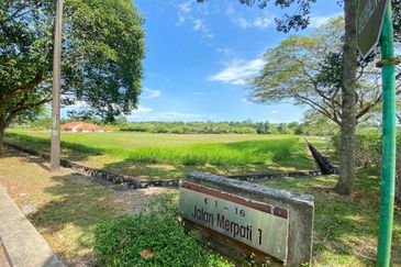 Bungalow land at Leisure farm for sales in gelang patah