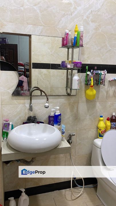 Double storey landed renovated unit in taman tampoi utama skudai, Johor, Tampoi