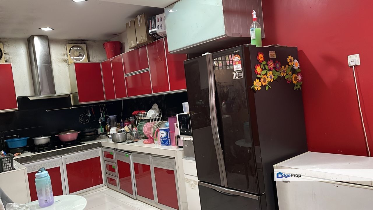 Double storey landed renovated unit in taman tampoi utama skudai, Johor, Tampoi