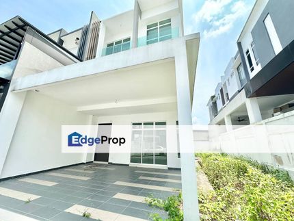 Freehold 3 storey cluster house in nusa sentral with guarded and security garden, Johor, 