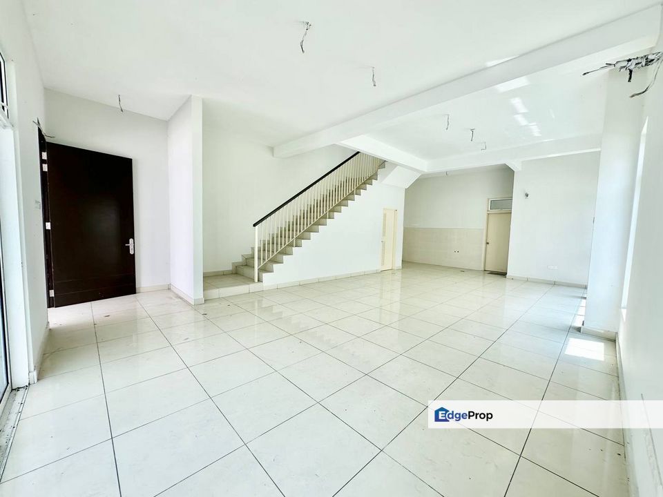 Freehold 3 storey cluster house in nusa sentral with guarded and security garden, Johor, 