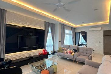 Freehold double storey semi d renovated unit in horizon hill iskandar puteri