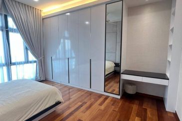 Freehold double storey semi d renovated unit in horizon hill iskandar puteri