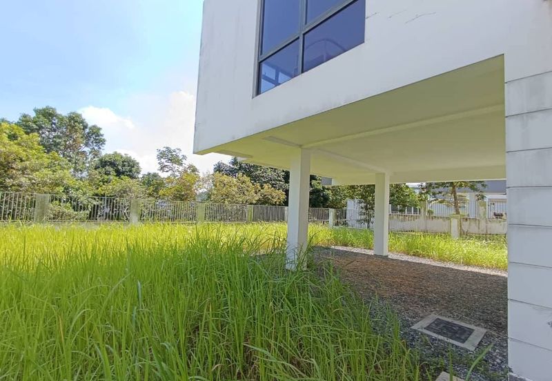Freehold Three storey corner lot bangalow at the hill horizon hill 