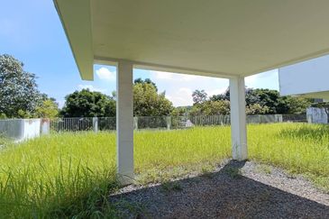 Freehold Three storey corner lot bangalow at the hill horizon hill 