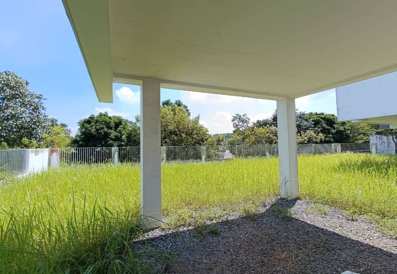 Freehold Three storey corner lot bangalow at the hill horizon hill 
