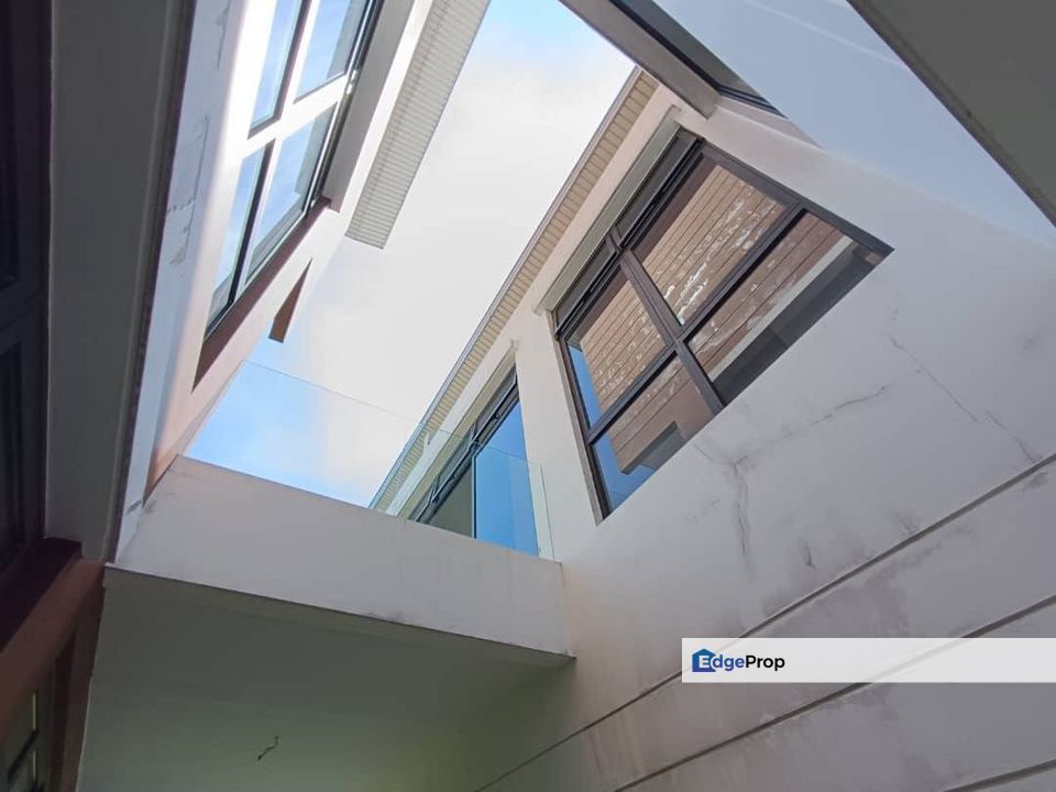 Freehold Three storey corner lot bangalow at the hill horizon hill , Johor, Horizon Hills