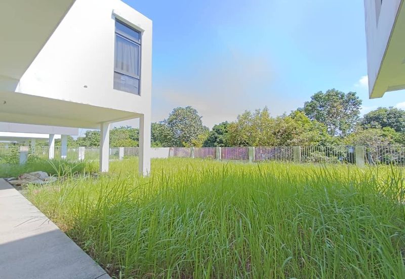 Freehold Three storey corner lot bangalow at the hill horizon hill 