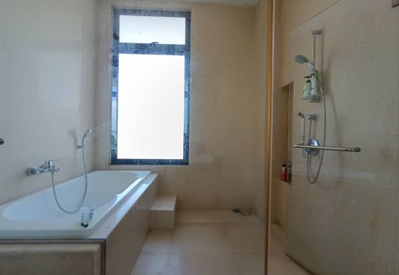 Freehold Three storey corner lot bangalow at the hill horizon hill 