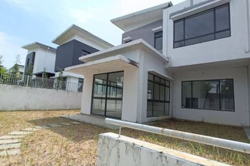 Freehold 2.5 storey corner lot bangalow at the hill horizon hill iskandar puteri