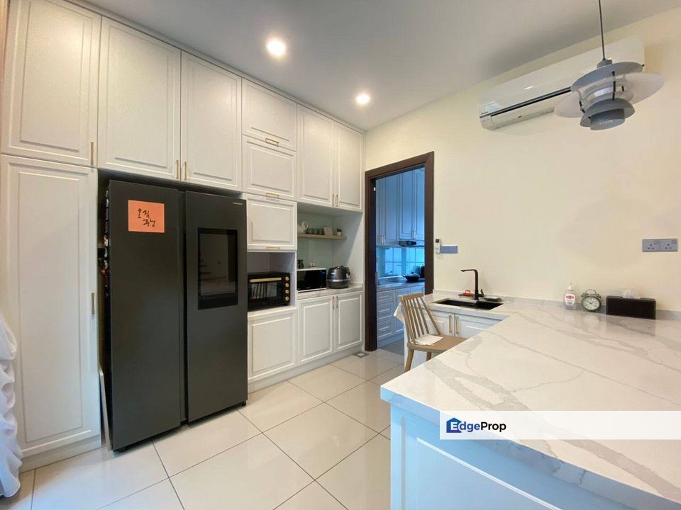 Freehold double storey superlink renovated and guarded at estuari garden puteri harbour iskandar puteri, Johor, Nusajaya