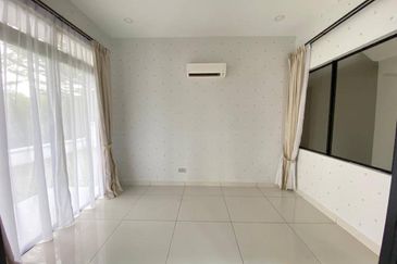 Freehold double storey corner lot cluster house renovated at canal garden south horizon hill