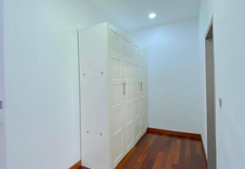 Freehold double storey corner lot cluster house renovated at canal garden south horizon hill