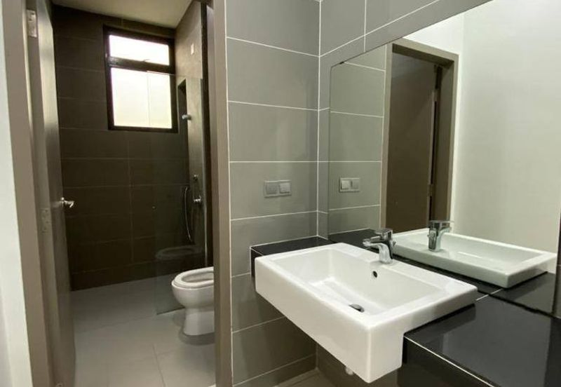 Freehold double storey corner lot cluster house renovated at canal garden south horizon hill