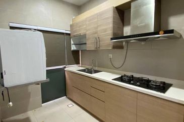 Freehold double storey corner lot cluster house renovated at canal garden south horizon hill