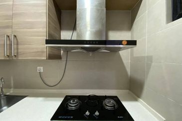 Freehold double storey corner lot cluster house renovated at canal garden south horizon hill