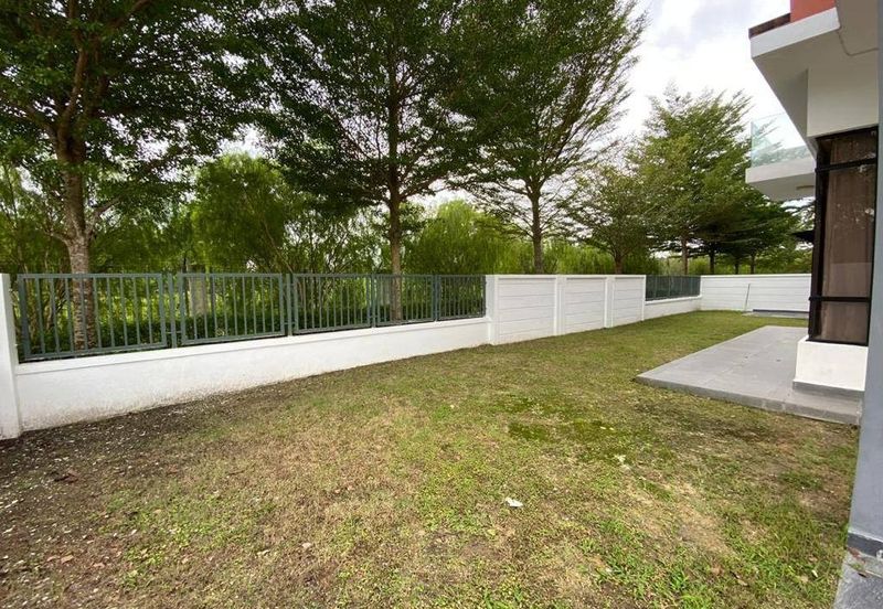 Freehold double storey corner lot cluster house renovated at canal garden south horizon hill