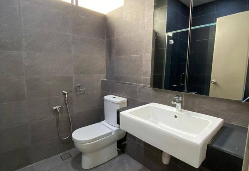 Freehold double storey corner lot cluster house renovated at canal garden south horizon hill