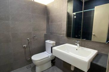 Freehold double storey corner lot cluster house renovated at canal garden south horizon hill