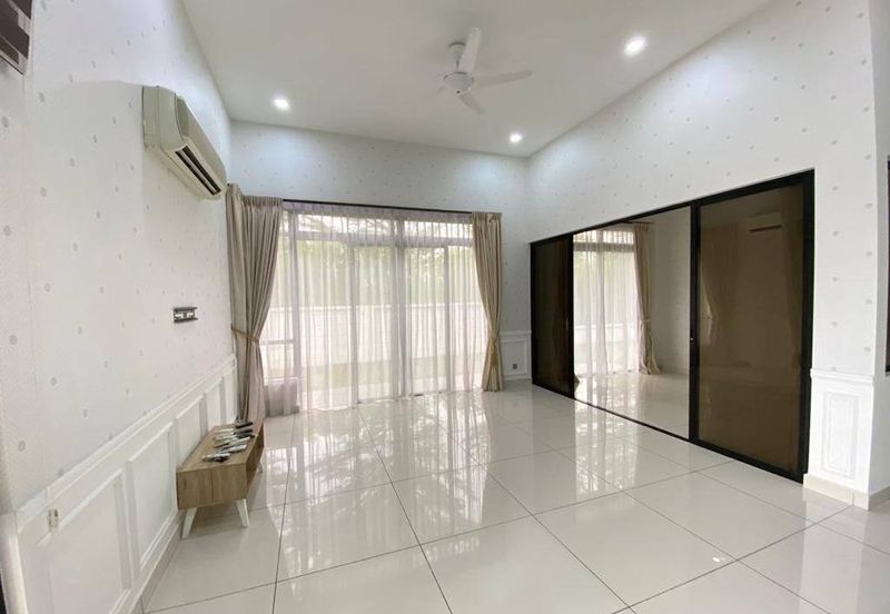 Freehold double storey corner lot cluster house renovated at canal garden south horizon hill