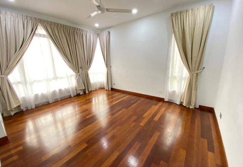 Freehold double storey corner lot cluster house renovated at canal garden south horizon hill