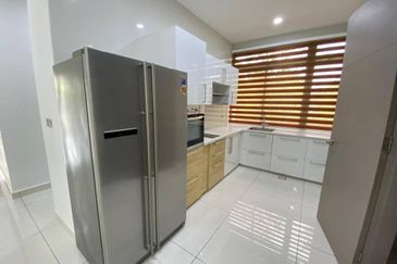 Freehold double storey corner lot cluster house renovated at canal garden south horizon hill