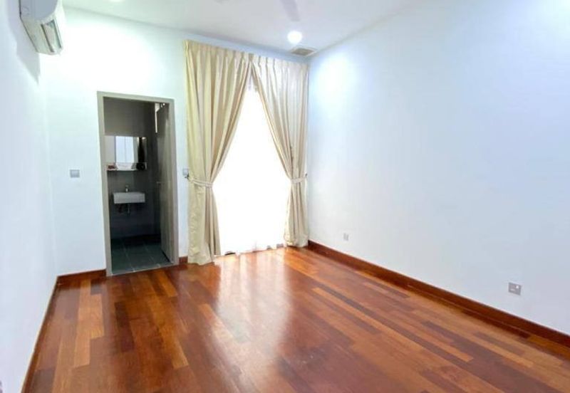 Freehold double storey corner lot cluster house renovated at canal garden south horizon hill