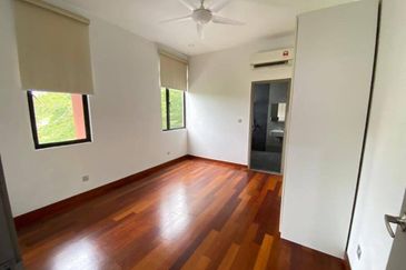 Freehold double storey corner lot cluster house renovated at canal garden south horizon hill