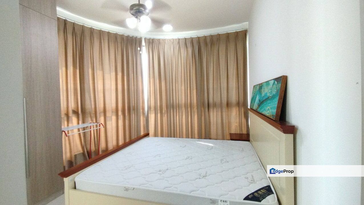 Fully furniture 2 room service apartment at macrolink medini, Johor, 