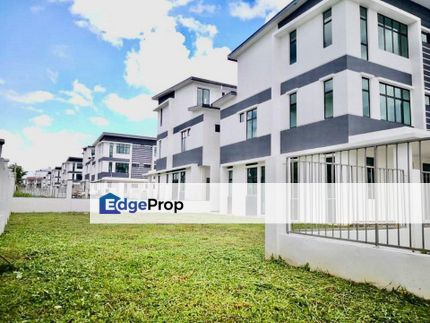 Three storey cluster house end lot at mutiara mas skudai, Johor, Skudai