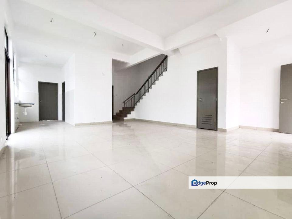 Three storey cluster house end lot at mutiara mas skudai, Johor, Skudai